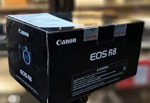 Canon EOS R8 مع عدسة Canon RF 24-105mm