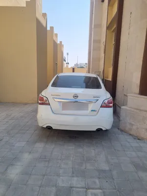 نيسان التيما خليجي مواصفاتها نظيقه جدا لا تعاني من اي مشاكل واقتصادية جدا