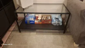 طاوله من ايكيا بحاله ممتازه