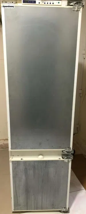 FRIDGE BOSCH BUILT-IN WITH BOTTOM FREEZER EXCELLENT WORKING CONDITION, AND CLEAN INTERIOR FOR SALE!