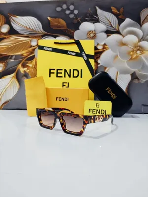 نظارة شمسية فخمة من فندي (FENDI) - طقم كامل وكيس الماركة