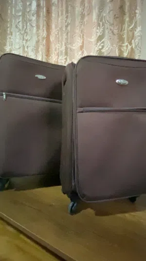 حقائب سفر ب حجمين كبيره و صغيره استعمال مره وحده فقط و الصغيره مش مستعمله نهائي