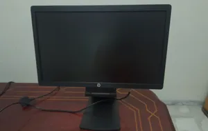 شاشة كمبيوتر موديل hp حجمها 20'