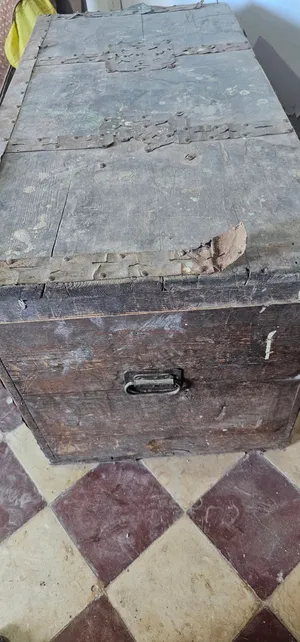 صندوق عتيق خدمة يد