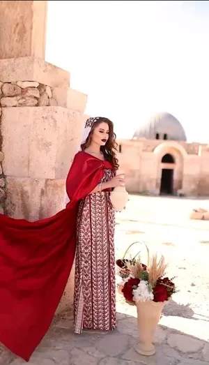 ثوب فلسطيني فاخر – تفصيل هاند ميد من مصممة في دبي –