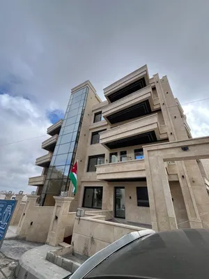 شقة ارضية مع مدخل خاص بتشطيب فاخر في اجمل مناطق ضاحية النخيل