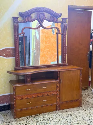 ميز صاج قوي ونظيف