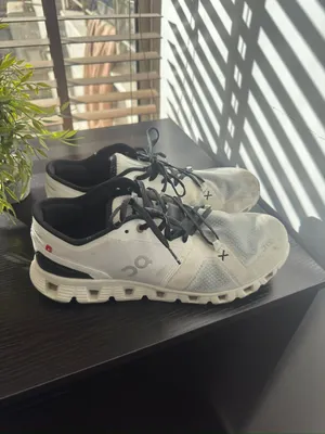 On clouds x3 size 45 perfect condition