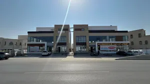 مساحة تجارية راقية بواجهات زجاجية في العذيبة شارع 18 نوفمبر -Premium open spaces for rent in 18 NOV
