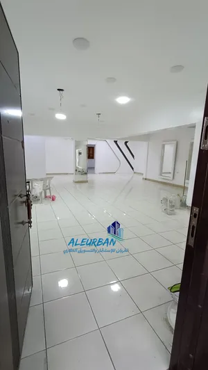طابق أرضي كبير للايجار في السياحية خلف جامع بدر
