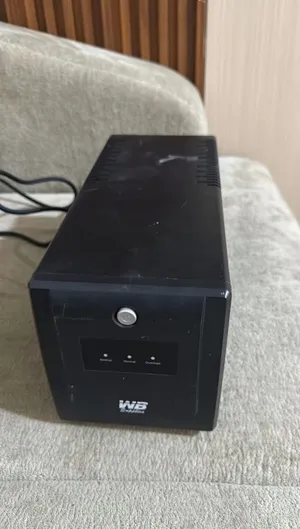 جهاز UPS ماركة WB  ويُستخدم لحماية الأجهزة الإلكترونية من انقطاع التيار الكهربائي المفاجئ
