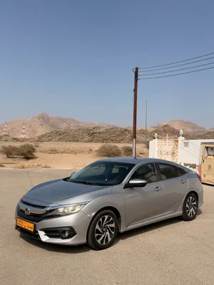 سيارة هوندا سيفيك 2017 موديل LX فئة خليجية لون فضي مستعملة بحالة ممتازة