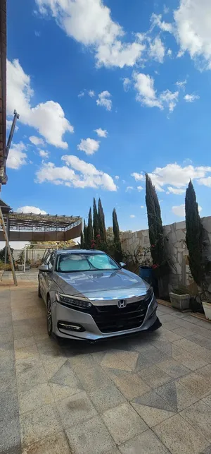 هوندا اكورد 2019 Touring هايبرد مرخصة مستعملة بأسود داخلي مميز