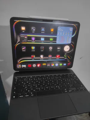 البراند: Apple ipad pro M4 13 inch (2024) + كيبورد وقلم اصلي من شركة apple ذاكرة:512GB بطارية:90%