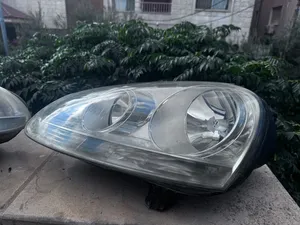 اضوية امامية جولف mk5 بحالة ممتازه