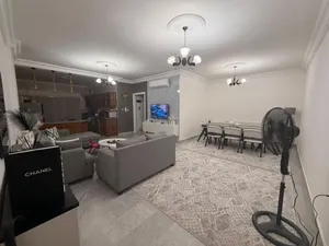 شقة سكنية او استثمارية في موقع مخدوم و مميز للبيع