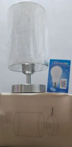 تيبل لامب (Table Lamp)  منضدي مودرن مميز مع مصباح LED ذكي ملون  بريموت كنترول - جديد بالكرتون