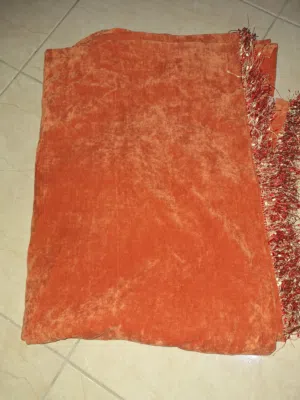 برادي مخمل تقيلة بحالة ممتازة – لون برتقالي أنيق مقاس 220 طول وعرض 192