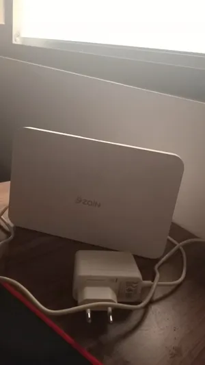 للبيع راوتر زين Huawei B530-936 4G+ مستعمل وشغّال تمام مع سلك الكهرباء مناسب لشريحة بيانات