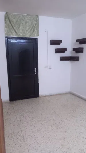 طابق ثاني غرفتين مطبخ حمام صاله