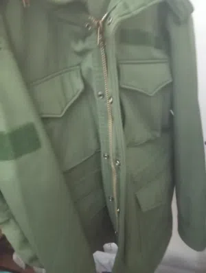 جبوطي رباعي عسكري لون اخضر بطم وسريته مبطن وبرنوص للبيع