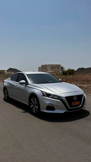 Used Nissan Pathfinder in Al Dakhiliya