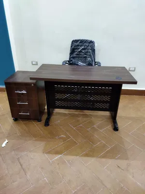 كرسي و مكتب