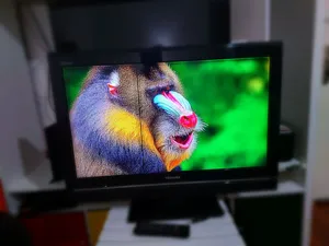 شاشة تلفاز توشيبا 32انش فاخرة بحالة ممتاز 32 inch toshiba LCD tv screen