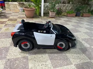 فرصة مميزة! للبيع سيارة أطفال كهربائية بحجم كبير وتصميم فخم، تمنح أطفالك متعة القيادة والمشاركة معا