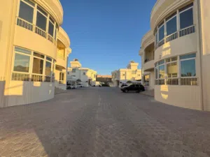 غرفه و صاله مدخل خاص بجوار الدفاع المدني