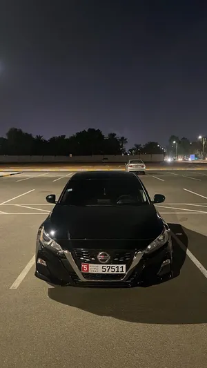 للبيع نيسان التيما موديل 2019 فئه s وارد امريكا الون اسود الملكي داخل اسود مخمل ممشى السياره 189كيلو