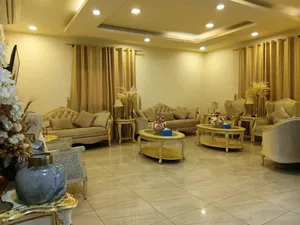 للبيع شقه في عراد كبيره المساحة 376 متر