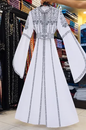قفطان لون ابيض جديد غير مستعمل