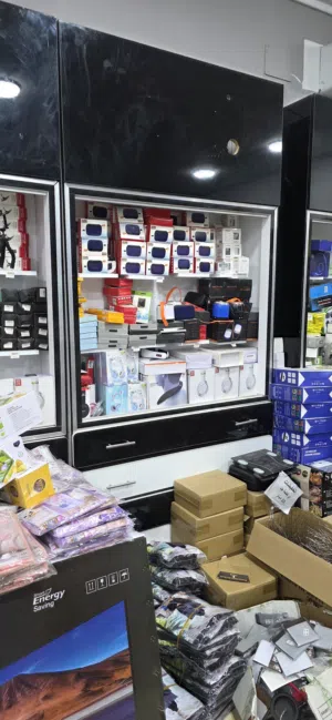 فترينات وديكورات  للبيع للمحلات او صيدليات