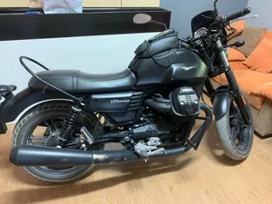 دراجة موتو جوزي Moto Guzzi V7 III Stone بحالة ممتازة