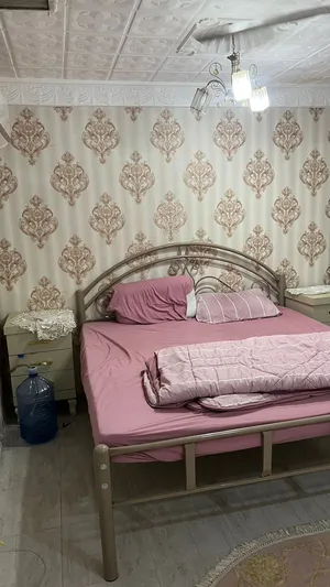 سرير حديد نظيف