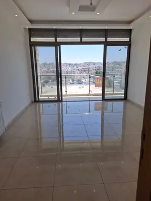 شقة مميزة(الظهير-الطبقة) مرج الحمام خلف مدارس الراهبات الوردية شارع المطار تسوية معلّق لطقة