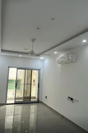 شقة سكنية للبيع جاهزة للتسليم الفوري في موقع مميز في ولاية بوشر -شارع المها -خلف مركز صحي بوشر