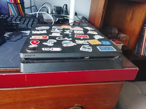بلاستيسن 4 slim بحالة الوكاله استخدام ثلاث اشهر 500Gg