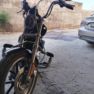 للبيع دراجة هارلي ديفيدسون (Harley-Davidson) بحالة ممتازة وقاطعة مسافة قليلة جداً