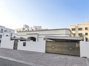 بيت للإيجار في الخوض الثالثة