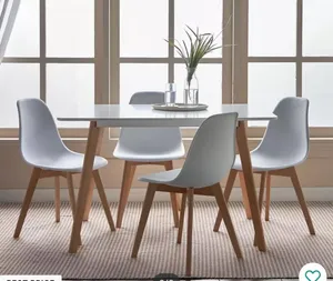 Dining Table for sale in excellent condition