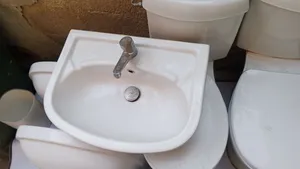 مراحيض مع مغاسل