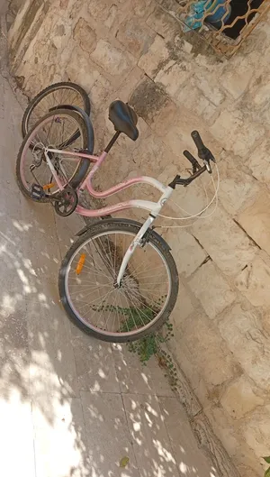 بسكليت شبه جديد للبيع+ عجل مع ماكنه هديه
