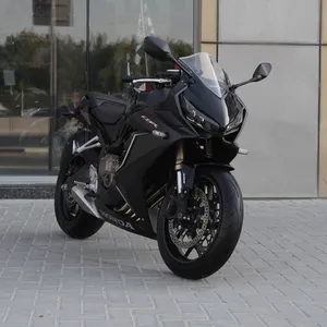 Honda CBR 650r  Model 2022  Used 2800km