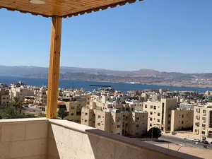شقة طابقية مفروشة للايجار