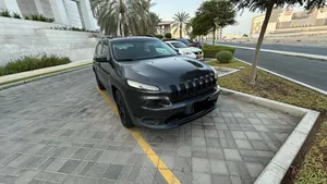 2016 Grey Jeep Cherokee SUV with GCC Specs and Advanced Features for Sale