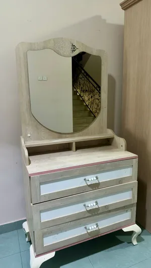 تسريحة غرفة بمرآة وإضاءة ومنظم درج -Vanity Table with LED Mirror