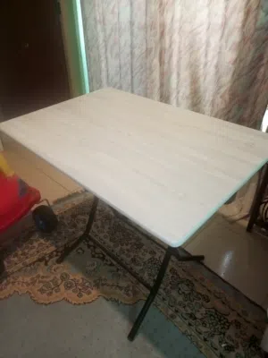 طاوله طعام بحاله ممتازه