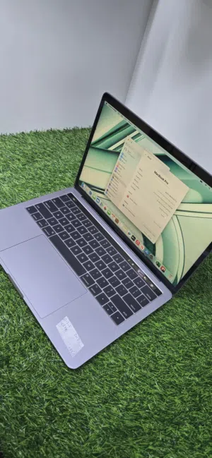 MacBook Pro A1706 core i7 Pro 16gb Ram 512gb ssd Touch Bar Price 120 Rial Omani